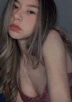 Enseñando por primera vez su conchita peluda 5