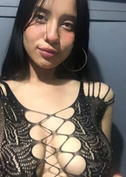 Alicia morrita montando a su amigo 7